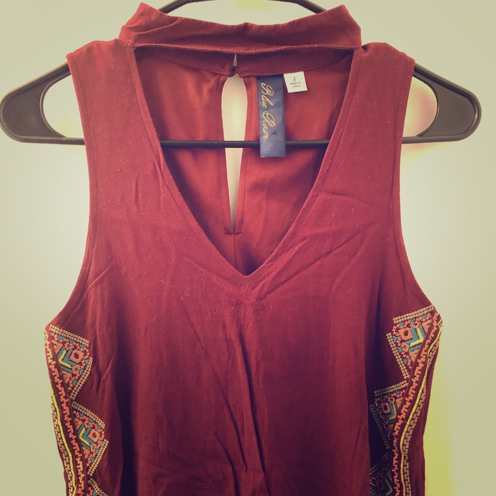 Maroon mini dress with embroidery and neck detail